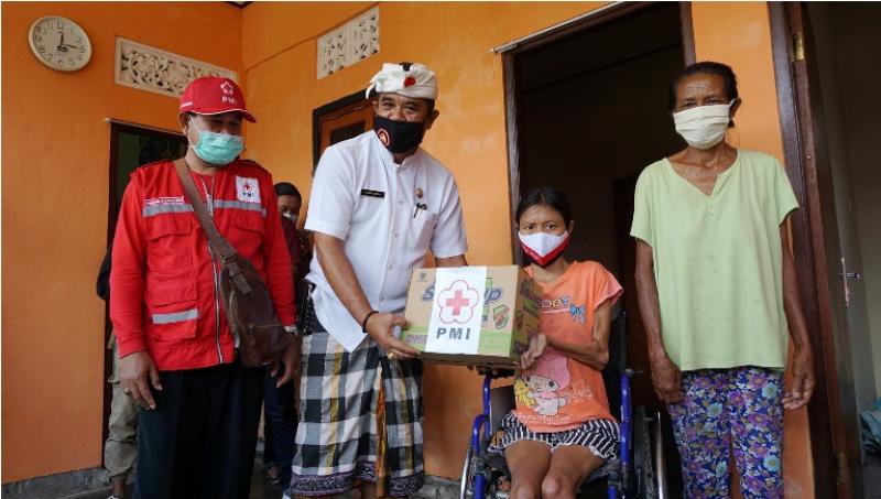 Sembako untuk Warga Disabilitas Timuhun | Bali Tribune